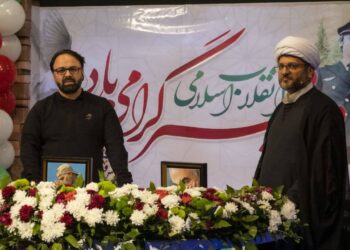 دومین شب برنامه زنده «ایران 45» از شبکه سپهر سیما به امام موسی بن جعفر(ع) تقدیم شد