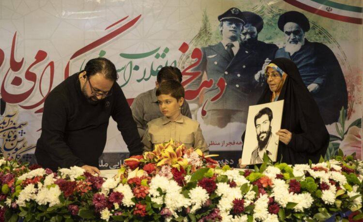 سومین شب برنامه «ایران 45» به شهدای ترور تقدیم شد