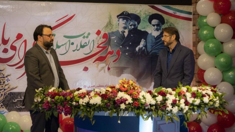 چهارمین شب برنامه «ایران 45» در شب مبعث رسول اکرم (ص) غرق نور و شادی شد