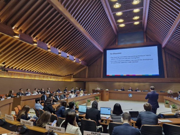 تجارت بدون کاغذ فرصت استثنایی برای حل مسائل صادر کننده، وارد کننده و تولید کننده در کشور ایجاد میکند.