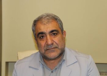 به قانون اساسی و اجرایی شدن تام و تمام ان معتقدم