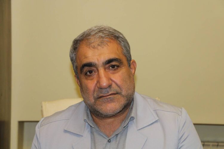 به قانون اساسی و اجرایی شدن تام و تمام ان معتقدم