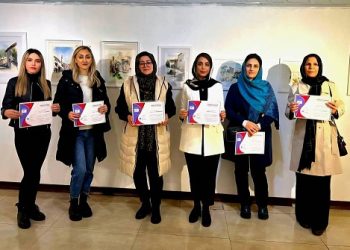 نمایشگاهی که دیده شد؛ «آذرنقش» با تقدیر از هنرمندان به ایستگاه آخر رسید